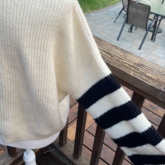 Truly, madly, deeply sweater - Picture 7 of 13